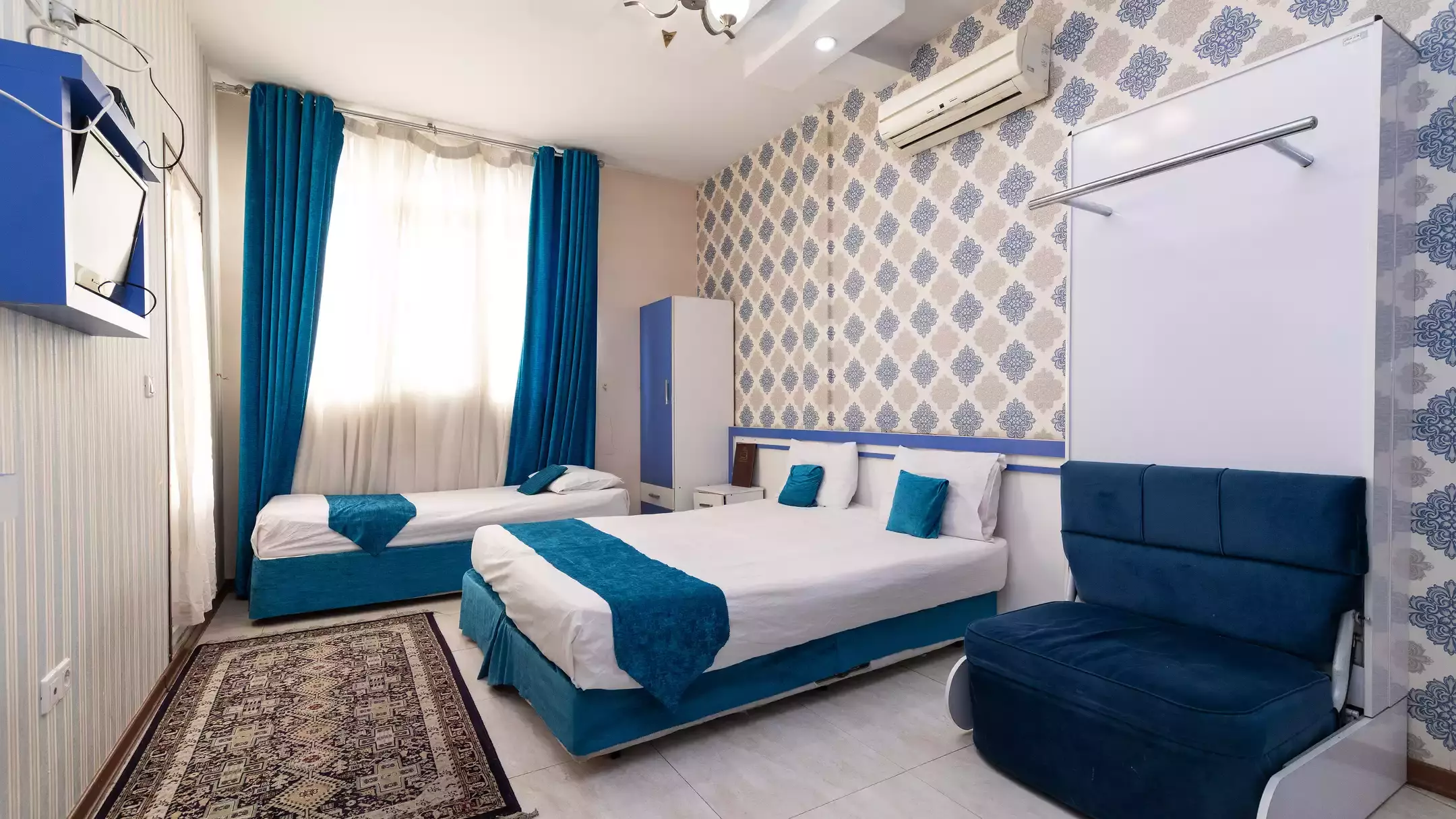Alibaba https://cdn.alibaba.ir/ostorage/hotel-accommodation-images/67028df7f6ad7f9b8fab071a_66e6d84ca999ecc6ba31635c_هتل ساکن - اتاق سه تخته دبل سینگل (1).webp